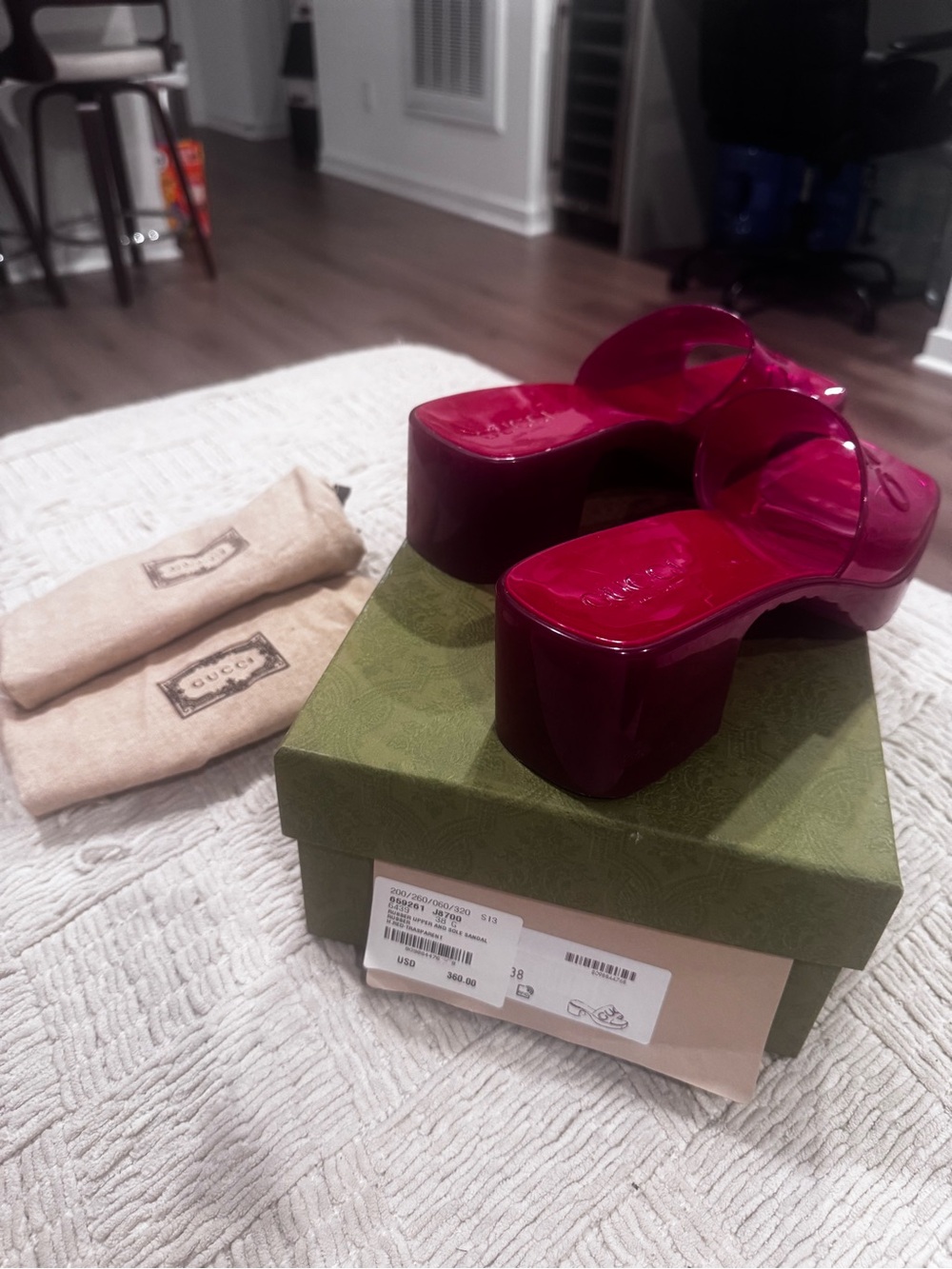 Gucci Glossy Fuchsia Platform Slide Sandals - Picture 2 of 2